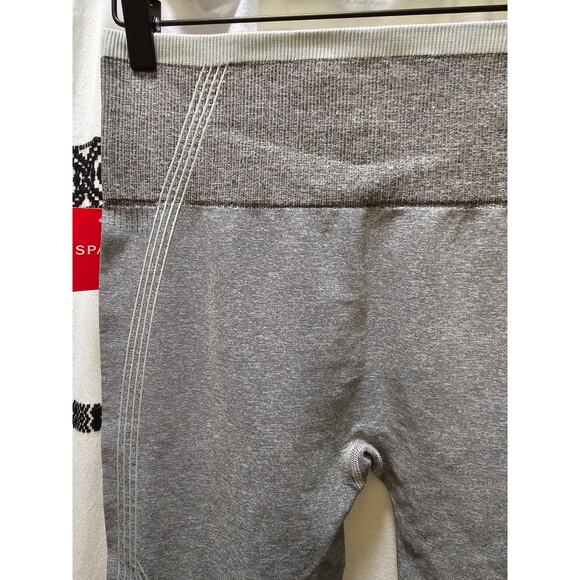 NWT Spanx spacedye cloudy grey seamless sculpt legging large - Picture 9 of 12